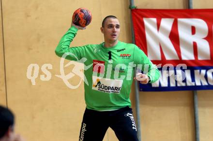 Handball. SC Kelag Ferlach gegen Sparkasse Schwaz Handball Tirol.   Vladimir Gosic (Ferlach). Ferlach, am 25.9.2021. 
Foto: Kuess
---
pressefotos, pressefotografie, kuess, qs, qspictures, sport, bild, bilder, bilddatenbank