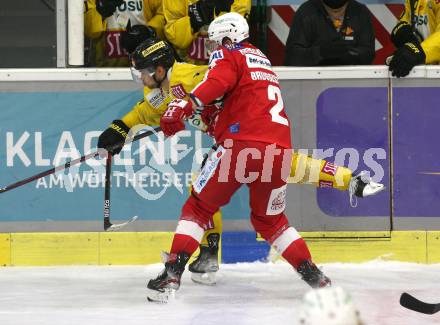 EBEL. Eishockey Bundesliga. KAC gegen	spusu Vienna Capitals. Philip Bruggisser,  (KAC),  Sascha Bauer (Vienna Capitals). Klagenfurt, am 1.10.2021.
Foto: Kuess
www.qspictures.net

---
pressefotos, pressefotografie, kuess, qs, qspictures, sport, bild, bilder, bilddatenbank