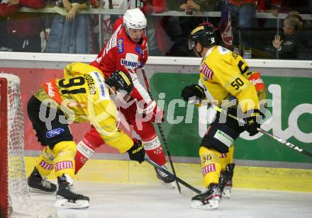 EBEL. Eishockey Bundesliga. KAC gegen	spusu Vienna Capitals. Nicholas Eric Petersen, (KAC), Charles Dodero, Mario Fischer   (Vienna Capitals). Klagenfurt, am 1.10.2021.
Foto: Kuess
www.qspictures.net

---
pressefotos, pressefotografie, kuess, qs, qspictures, sport, bild, bilder, bilddatenbank