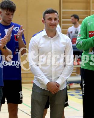 Handball. SC Kelag Ferlach gegen Sparkasse Schwaz Handball Tirol.   Verabschiedung Izudin Mujanovic. Ferlach, am 25.9.2021. 
Foto: Kuess
---
pressefotos, pressefotografie, kuess, qs, qspictures, sport, bild, bilder, bilddatenbank