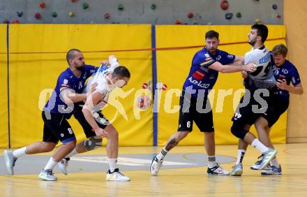 Handball. SC Kelag Ferlach gegen Sparkasse Schwaz Handball Tirol.   Adrian Milicevic, Leander Krobath, Florian Ploner (Ferlach),  Balthasar Huber, Petar Medic   (Tirol). Ferlach, am 25.9.2021. 
Foto: Kuess
---
pressefotos, pressefotografie, kuess, qs, qspictures, sport, bild, bilder, bilddatenbank
