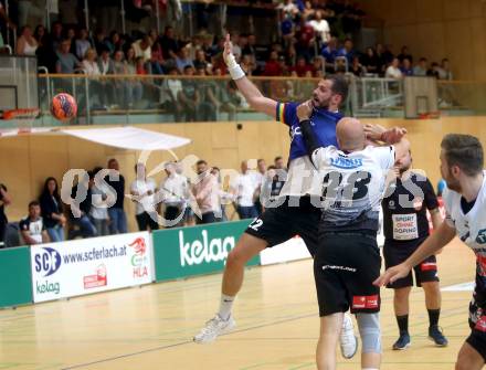 Handball. SC Kelag Ferlach gegen Sparkasse Schwaz Handball Tirol.   Dean Pomorisac, (Ferlach),  Gerald Zeiner   (Tirol). Ferlach, am 25.9.2021. 
Foto: Kuess
---
pressefotos, pressefotografie, kuess, qs, qspictures, sport, bild, bilder, bilddatenbank