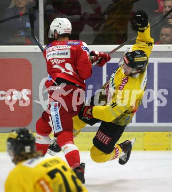 EBEL. Eishockey Bundesliga. KAC gegen	spusu Vienna Capitals. Steven Strong,  (KAC),  Charles Dodero (Vienna Capitals). Klagenfurt, am 1.10.2021.
Foto: Kuess
www.qspictures.net

---
pressefotos, pressefotografie, kuess, qs, qspictures, sport, bild, bilder, bilddatenbank