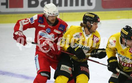 EBEL. Eishockey Bundesliga. KAC gegen	spusu Vienna Capitals. Manuel Ganahl, (KAC), Nicolai Meyer   (Vienna Capitals). Klagenfurt, am 1.10.2021.
Foto: Kuess
www.qspictures.net

---
pressefotos, pressefotografie, kuess, qs, qspictures, sport, bild, bilder, bilddatenbank