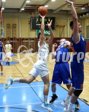 Basketball Austria Cup 2020/2021.  Woerthersee Piraten gegen BBU Salzburg.  Felix Leindecker (Piraten), Thomas Buchegger  (BBU Salzburg). Klagenfurt, am 2.10.2021.
Foto: Kuess
www.qspictures.net

---
pressefotos, pressefotografie, kuess, qs, qspictures, sport, bild, bilder, bilddatenbank