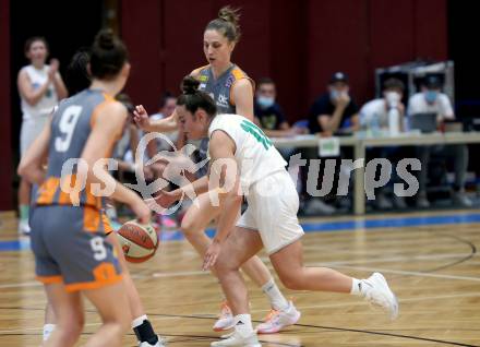 Basketball Damen Superliga 2021/2022. Grunddurchgang 1. Runde.  KOS Celovec Damen gegen BK Duchess Klosterneuburg. Elma Voljevica  (KOS),  Sarah Schicher  (Klosterneuburg). Klagenfurt, am 2.10.2021.
Foto: Kuess
www.qspictures.net
---
pressefotos, pressefotografie, kuess, qs, qspictures, sport, bild, bilder, bilddatenbank