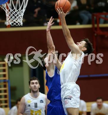 Basketball Austria Cup 2020/2021.  Woerthersee Piraten gegen BBU Salzburg. Jure Bavdek  (Piraten), Thomas Buchegger  (BBU Salzburg). Klagenfurt, am 2.10.2021.
Foto: Kuess
www.qspictures.net

---
pressefotos, pressefotografie, kuess, qs, qspictures, sport, bild, bilder, bilddatenbank