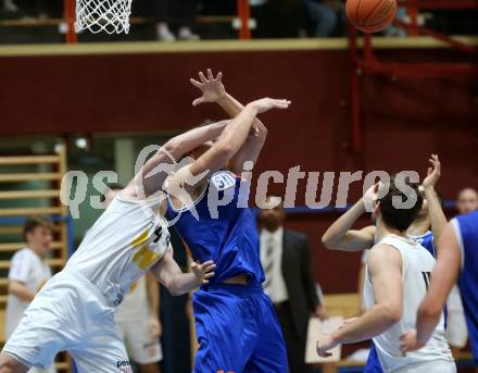 Basketball Austria Cup 2020/2021.  Woerthersee Piraten gegen BBU Salzburg. Maximilian Kunovjanek (Piraten), Guillermo SÃ¡nchez Daza  (BBU Salzburg). Klagenfurt, am 2.10.2021.
Foto: Kuess
www.qspictures.net

---
pressefotos, pressefotografie, kuess, qs, qspictures, sport, bild, bilder, bilddatenbank