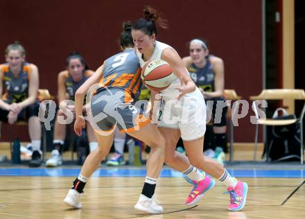 Basketball Damen Superliga 2021/2022. Grunddurchgang 1. Runde.  KOS Celovec Damen gegen BK Duchess Klosterneuburg.  Patricia Pauer (KOS),  Michaela Wildbacher  (Klosterneuburg). Klagenfurt, am 2.10.2021.
Foto: Kuess
www.qspictures.net
---
pressefotos, pressefotografie, kuess, qs, qspictures, sport, bild, bilder, bilddatenbank
