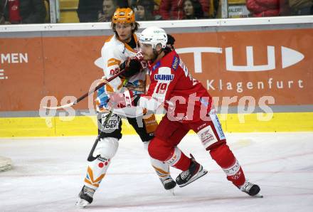 EBEL. Eishockey Bundesliga. KAC gegen	Black Wings Linz. Stefan Geier,  (KAC), David Maier  (Linz). Klagenfurt, am 8.10.2021.
Foto: Kuess
www.qspictures.net

---
pressefotos, pressefotografie, kuess, qs, qspictures, sport, bild, bilder, bilddatenbank