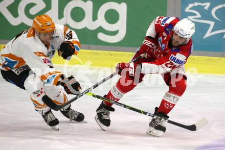 EBEL. Eishockey Bundesliga. KAC gegen	Black Wings Linz. Steven Strong,  (KAC),  Emilio Romig (Linz). Klagenfurt, am 8.10.2021.
Foto: Kuess
www.qspictures.net

---
pressefotos, pressefotografie, kuess, qs, qspictures, sport, bild, bilder, bilddatenbank