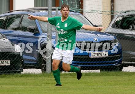 Fussball. 2. Klasse A. Ainet gegen Obermillstatt.  Torjubel Tobias Koefler  (Obermillstatt). Ainet, 3.10.2021.
Foto: Kuess
---
pressefotos, pressefotografie, kuess, qs, qspictures, sport, bild, bilder, bilddatenbank