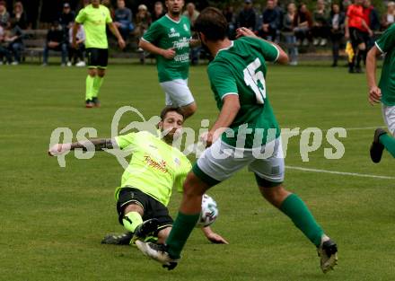 Fussball. 2. Klasse A. Ainet gegen Obermillstatt.  Dominik Rainer (Ainet),   Michael Josef Angermann (Obermillstatt). Ainet, 3.10.2021.
Foto: Kuess
---
pressefotos, pressefotografie, kuess, qs, qspictures, sport, bild, bilder, bilddatenbank