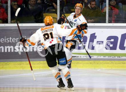 EBEL. Eishockey Bundesliga. KAC gegen	Black Wings Linz.  Torjubel Ramon Schnetzer, Andris Dzerins (Linz). Klagenfurt, am 8.10.2021.
Foto: Kuess
www.qspictures.net

---
pressefotos, pressefotografie, kuess, qs, qspictures, sport, bild, bilder, bilddatenbank