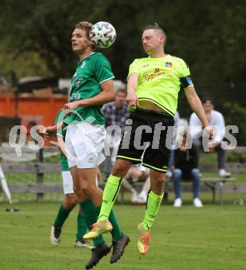 Fussball. 2. Klasse A. Ainet gegen Obermillstatt.  Mathias Jost  (Ainet),  Michael Obweger (Obermillstatt). Ainet, 3.10.2021.
Foto: Kuess
---
pressefotos, pressefotografie, kuess, qs, qspictures, sport, bild, bilder, bilddatenbank
