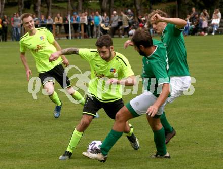 Fussball. 2. Klasse A. Ainet gegen Obermillstatt. Dominik Rainer  (Ainet),   DI Michael Josef Angermann, Michael Obweger (Obermillstatt). Ainet, 3.10.2021.
Foto: Kuess
---
pressefotos, pressefotografie, kuess, qs, qspictures, sport, bild, bilder, bilddatenbank