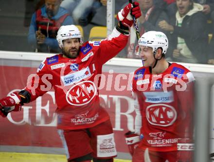 EBEL. Eishockey Bundesliga. KAC gegen	Black Wings Linz. Torjubel Thomas Koch, Nicholas Eric Petersen (KAC). Klagenfurt, am 8.10.2021.
Foto: Kuess
www.qspictures.net

---
pressefotos, pressefotografie, kuess, qs, qspictures, sport, bild, bilder, bilddatenbank