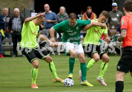 Fussball. 2. Klasse A. Ainet gegen Obermillstatt. Simon Christof Oblasser,  Sandro Patrick Putzhuber (Ainet),  Alexander Thomas Hofer  (Obermillstatt). Ainet, 3.10.2021.
Foto: Kuess
---
pressefotos, pressefotografie, kuess, qs, qspictures, sport, bild, bilder, bilddatenbank