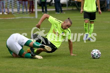 Fussball. 2. Klasse A. Ainet gegen Obermillstatt. Simon Christof Oblasser  (Ainet),  Michael Josef Angermann (Obermillstatt). Ainet, 3.10.2021.
Foto: Kuess
---
pressefotos, pressefotografie, kuess, qs, qspictures, sport, bild, bilder, bilddatenbank