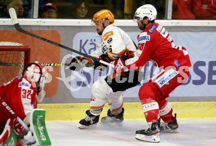 EBEL. Eishockey Bundesliga. KAC gegen	Black Wings Linz. Martin Schumnig,  (KAC),  Rafael Rotter (Linz). Klagenfurt, am 8.10.2021.
Foto: Kuess
www.qspictures.net

---
pressefotos, pressefotografie, kuess, qs, qspictures, sport, bild, bilder, bilddatenbank