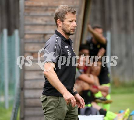 Fussball. 2. Klasse A. Ainet gegen Obermillstatt.  Trainer Bernd Erich Amoser (Ainet). Ainet, 3.10.2021.
Foto: Kuess
---
pressefotos, pressefotografie, kuess, qs, qspictures, sport, bild, bilder, bilddatenbank
