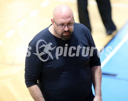 Basketball Zweite Liga 2021/2022. Grunddurchgang 1. Runde.  Woerthersee Piraten gegen Future Team Steiermark.  Trainer Dimitris Sarikas (Steiermark). Klagenfurt, am 10.10.2021.
Foto: Kuess
www.qspictures.net

---
pressefotos, pressefotografie, kuess, qs, qspictures, sport, bild, bilder, bilddatenbank