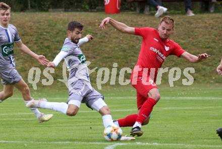Fussball. Kaerntner Liga. Ferlach Atus gegen Dellach/Gail. Dejan Kern  (Ferlach),    Samir Nuhanovic (Dellach). Ferlach, am 9.10.2021.
Foto: Kuess
www.qspictures.net
---
pressefotos, pressefotografie, kuess, qs, qspictures, sport, bild, bilder, bilddatenbank