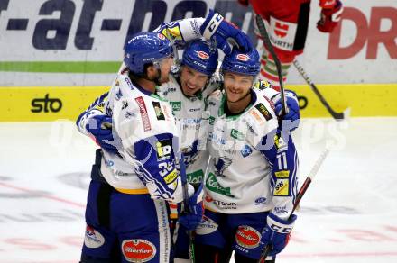 EBEL. Eishockey Bundesliga. VSV gegen HCB Suedtirol Alperia.  Torjubel Joel Broda, Scott Kosmachuk, Renars Krastenbergs (VSV). Villach, am 10.10.2021.
Foto: Kuess
www.qspictures.net
---
pressefotos, pressefotografie, kuess, qs, qspictures, sport, bild, bilder, bilddatenbank