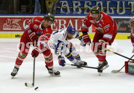 EBEL. Eishockey Bundesliga. VSV gegen HCB Suedtirol Alperia.  Jamie Fraser, (VSV),  Simon Pitschieler, Keegan Lowe  (Bozen). Villach, am 10.10.2021.
Foto: Kuess
www.qspictures.net
---
pressefotos, pressefotografie, kuess, qs, qspictures, sport, bild, bilder, bilddatenbank