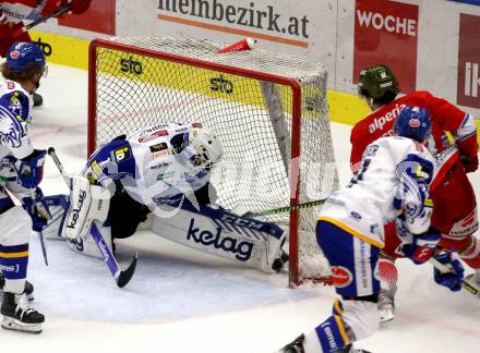 EBEL. Eishockey Bundesliga. VSV gegen HCB Suedtirol Alperia. Andreas Bernar,  (VSV),  Simon Pitschieler  (Bozen). Villach, am 10.10.2021.
Foto: Kuess
www.qspictures.net
---
pressefotos, pressefotografie, kuess, qs, qspictures, sport, bild, bilder, bilddatenbank