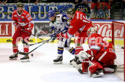 EBEL. Eishockey Bundesliga. VSV gegen HCB Suedtirol Alperia.  John Hughes,  (VSV),  James Dehaas, Kevin Boyle (Bozen). Villach, am 10.10.2021.
Foto: Kuess
www.qspictures.net
---
pressefotos, pressefotografie, kuess, qs, qspictures, sport, bild, bilder, bilddatenbank