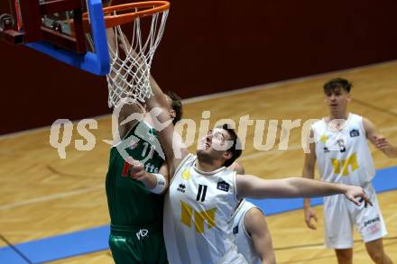 Basketball Zweite Liga 2021/2022. Grunddurchgang 1. Runde.  Woerthersee Piraten gegen Future Team Steiermark. Andreas Nuck (Piraten),  Daniel Grgic (Steiermark). Klagenfurt, am 10.10.2021.
Foto: Kuess
www.qspictures.net

---
pressefotos, pressefotografie, kuess, qs, qspictures, sport, bild, bilder, bilddatenbank