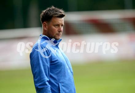 Fussball. Kaerntner Liga. Ferlach Atus gegen Dellach/Gail.  Trainer  Philipp Dabringer   (Dellach). Ferlach, am 9.10.2021.
Foto: Kuess
www.qspictures.net
---
pressefotos, pressefotografie, kuess, qs, qspictures, sport, bild, bilder, bilddatenbank