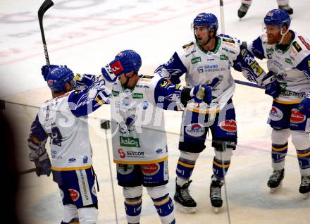 EBEL. Eishockey Bundesliga. VSV gegen HCB Suedtirol Alperia. Torjubel John Hughes, Scott Kosmachuk, Joel Broda, Jamie Fraser  (VSV). Villach, am 10.10.2021.
Foto: Kuess
www.qspictures.net
---
pressefotos, pressefotografie, kuess, qs, qspictures, sport, bild, bilder, bilddatenbank