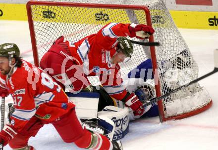 EBEL. Eishockey Bundesliga. VSV gegen HCB Suedtirol Alperia.   Andreas Bernard, ,  (VSV),  Dustin Gazley (Bozen). Villach, am 10.10.2021.
Foto: Kuess
www.qspictures.net
---
pressefotos, pressefotografie, kuess, qs, qspictures, sport, bild, bilder, bilddatenbank