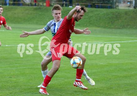 Fussball. Kaerntner Liga. Ferlach Atus gegen Dellach/Gail.  Petar Maric (Ferlach),   Ralph Roman Scheer (Dellach). Ferlach, am 9.10.2021.
Foto: Kuess
www.qspictures.net
---
pressefotos, pressefotografie, kuess, qs, qspictures, sport, bild, bilder, bilddatenbank