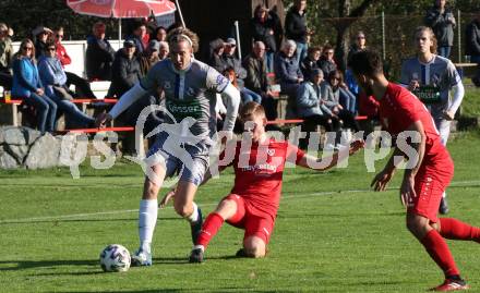 Fussball. Kaerntner Liga. Ferlach Atus gegen Dellach/Gail. Benjamin Siegfried Male  (Ferlach), Thomas Philipp Loik  (Dellach). Ferlach, am 9.10.2021.
Foto: Kuess
www.qspictures.net
---
pressefotos, pressefotografie, kuess, qs, qspictures, sport, bild, bilder, bilddatenbank