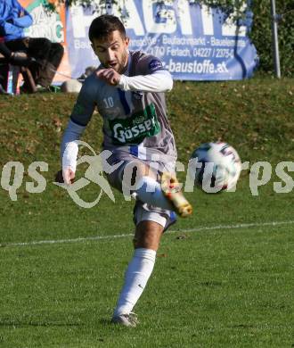 Fussball. Kaerntner Liga. Ferlach Atus gegen Dellach/Gail.  Samir Nuhanovic  (Dellach). Ferlach, am 9.10.2021.
Foto: Kuess
www.qspictures.net
---
pressefotos, pressefotografie, kuess, qs, qspictures, sport, bild, bilder, bilddatenbank