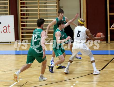 Basketball Zweite Liga 2021/2022. Grunddurchgang 1. Runde.  Woerthersee Piraten gegen Future Team Steiermark. Shawn Ray (Piraten), Albin Balic, Elias Podany, Smajic Tarik (Steiermark). Klagenfurt, am 10.10.2021.
Foto: Kuess
www.qspictures.net

---
pressefotos, pressefotografie, kuess, qs, qspictures, sport, bild, bilder, bilddatenbank