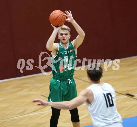 Basketball Zweite Liga 2021/2022. Grunddurchgang 1. Runde.  Woerthersee Piraten gegen Future Team Steiermark. Lukas Ablasser  (Steiermark). Klagenfurt, am 10.10.2021.
Foto: Kuess
www.qspictures.net

---
pressefotos, pressefotografie, kuess, qs, qspictures, sport, bild, bilder, bilddatenbank