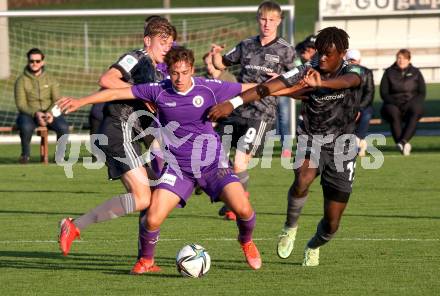 Fussball Testspiel. SK Austria Klagenfurt gegen Union Berlin. Fabio Markelic (Klagenfurt),  Jannene Sofiene, Kemlein Aljoscha (Berlin). Globasnitz, am 11.10.2021.
Foto: Kuess
---
pressefotos, pressefotografie, kuess, qs, qspictures, sport, bild, bilder, bilddatenbank
