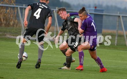 Fussball Testspiel. SK Austria Klagenfurt gegen Union Berlin. Nikolaj Adlwarth (Klagenfurt),  Friedrich Julien-Piet (Berlin). Globasnitz, am 11.10.2021.
Foto: Kuess
---
pressefotos, pressefotografie, kuess, qs, qspictures, sport, bild, bilder, bilddatenbank