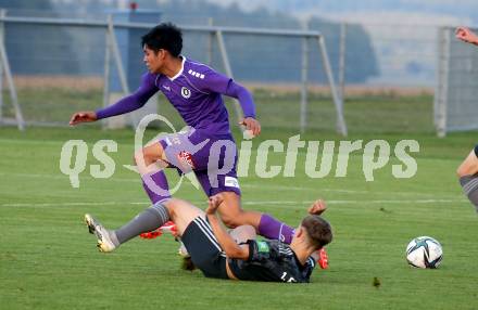 Fussball Testspiel. SK Austria Klagenfurt gegen Union Berlin. Junior (Klagenfurt),   Bruns Mathis (Berlin). Globasnitz, am 11.10.2021.
Foto: Kuess
---
pressefotos, pressefotografie, kuess, qs, qspictures, sport, bild, bilder, bilddatenbank
