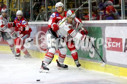 EBEL. Eishockey Bundesliga. KAC gegen	iClinic Bratislava Capitals. Manuel Geier,  (KAC), Tyler Nanne  (Bratislava). Klagenfurt, am 15.10.2021.
Foto: Kuess
www.qspictures.net

---
pressefotos, pressefotografie, kuess, qs, qspictures, sport, bild, bilder, bilddatenbank