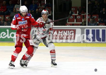 EBEL. Eishockey Bundesliga. KAC gegen	iClinic Bratislava Capitals. Matthew Fraser,  (KAC),  Martin Chovan (Bratislava). Klagenfurt, am 15.10.2021.
Foto: Kuess
www.qspictures.net

---
pressefotos, pressefotografie, kuess, qs, qspictures, sport, bild, bilder, bilddatenbank