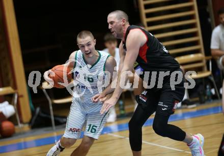 Basketball Zweite Liga 2021/2022. Grunddurchgang 2. Runde.  KOS Celovec gegen Mattersburg Rocks.  Erik Groznik (KOS), Corey Hallett  (Mattersburg). Klagenfurt, am 16.10.2021.
Foto: Kuess
www.qspictures.net
---
pressefotos, pressefotografie, kuess, qs, qspictures, sport, bild, bilder, bilddatenbank
