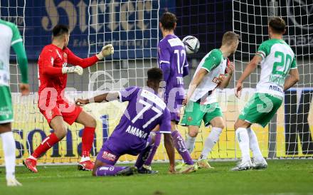 Fussball. Bundesliga. SK Austria Klagenfurt gegen  SK Rapid.  Gloire Amanda
 (Klagenfurt), Paul Gartler (SK Rapid). Klagenfurt, am 16.10.2021.
Foto: Kuess
www.qspictures.net
---
pressefotos, pressefotografie, kuess, qs, qspictures, sport, bild, bilder, bilddatenbank