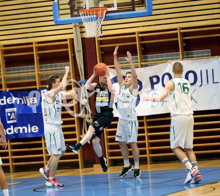 Basketball Zweite Liga 2021/2022. Grunddurchgang 2. Runde.  KOS Celovec gegen Mattersburg Rocks. Andi Smrtnik, Valentin Pasterk (KOS), Claudio Vancura  (Mattersburg). Klagenfurt, am 16.10.2021.
Foto: Kuess
www.qspictures.net
---
pressefotos, pressefotografie, kuess, qs, qspictures, sport, bild, bilder, bilddatenbank
