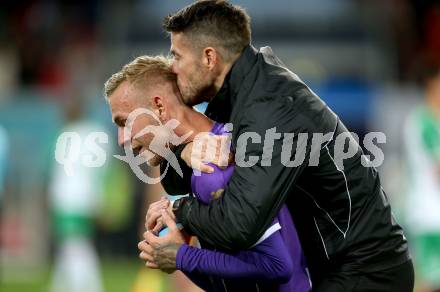 Fussball. Bundesliga. SK Austria Klagenfurt gegen  SK Rapid. Jubel Florian Jaritz, Co-Trainer Manuel Trattnig (Klagenfurt). Klagenfurt, am 16.10.2021.
Foto: Kuess
www.qspictures.net
---
pressefotos, pressefotografie, kuess, qs, qspictures, sport, bild, bilder, bilddatenbank