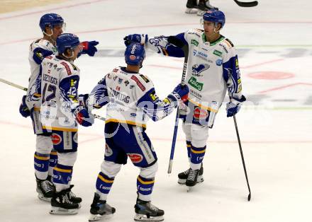 EBEL. Eishockey Bundesliga. VSV gegen Moser Medical Graz99ers.  Torjubel Marco Richter, Brett Flemming, Felix Maxa (VSV). Villach, am 17.10.2021.
Foto: Kuess
www.qspictures.net
---
pressefotos, pressefotografie, kuess, qs, qspictures, sport, bild, bilder, bilddatenbank